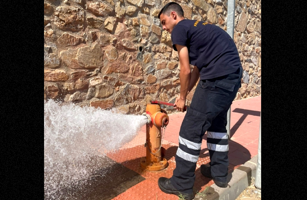 Protección Civil revisa más de 150 hidrantes distribuidos por el casco urbano y el polígono industrial “El Saladar”